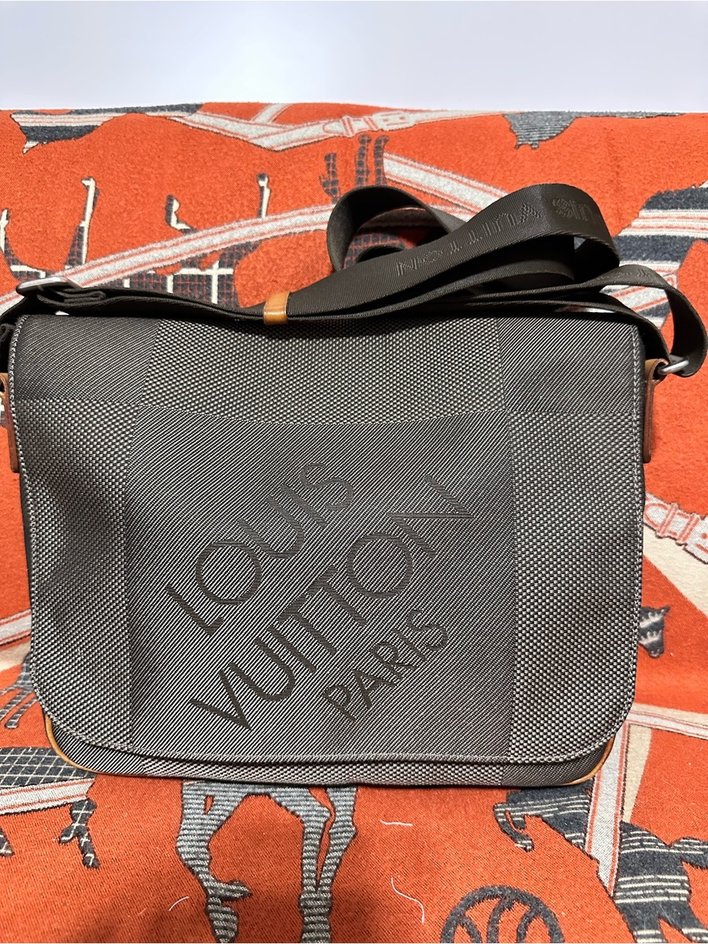 Louis Vuitton ❤️🌟 VI4180 Textured Dark Gray Messenger Bag ⭐️